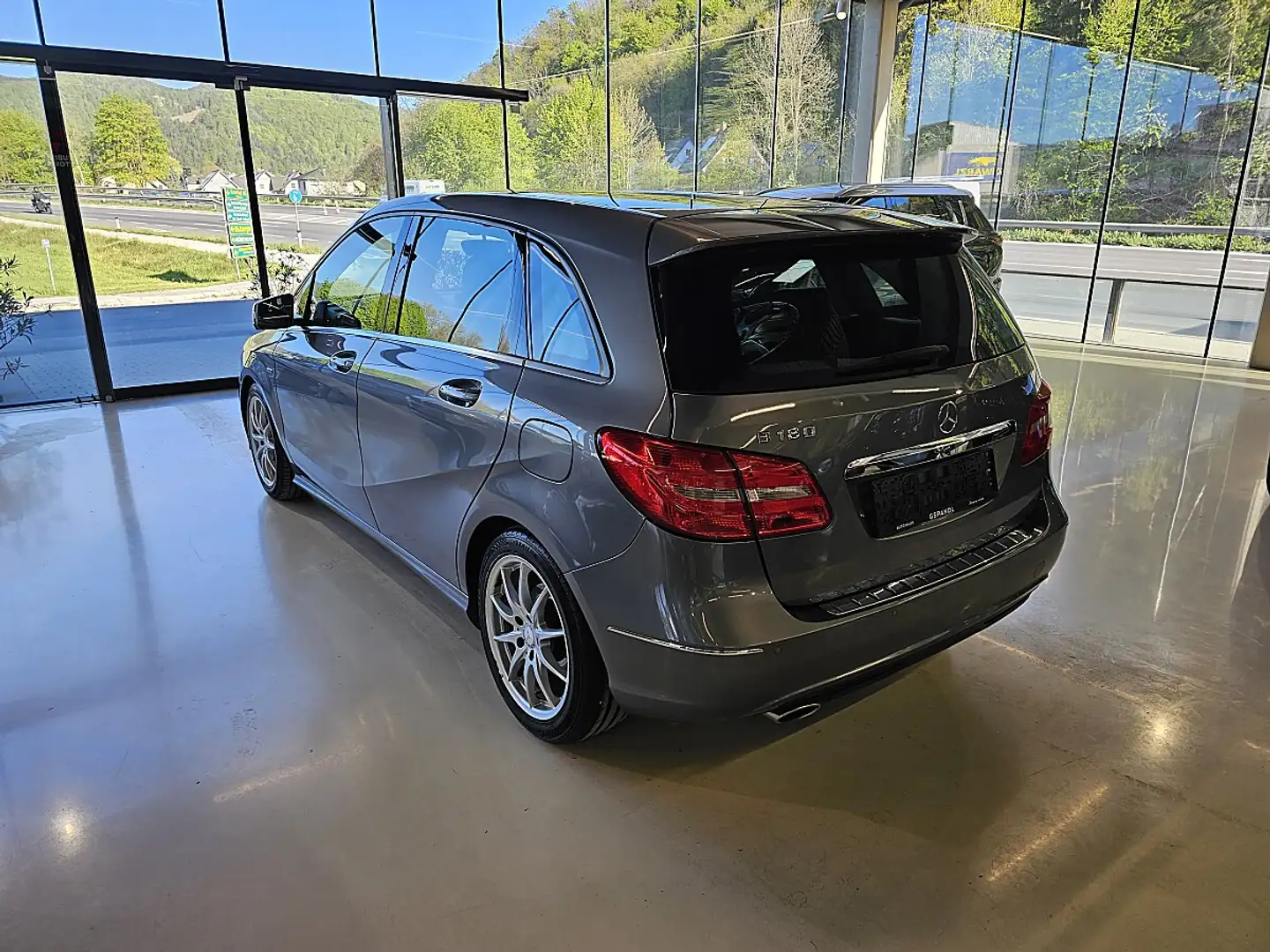 Mercedes-Benz B 180 BlueEfficiency Silber - 2