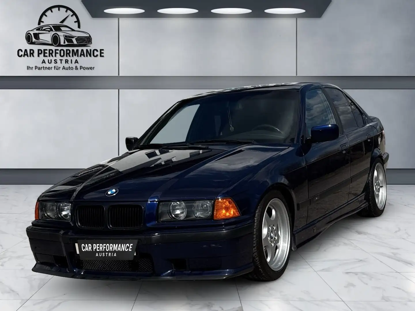 BMW 323 323i Blau - 1