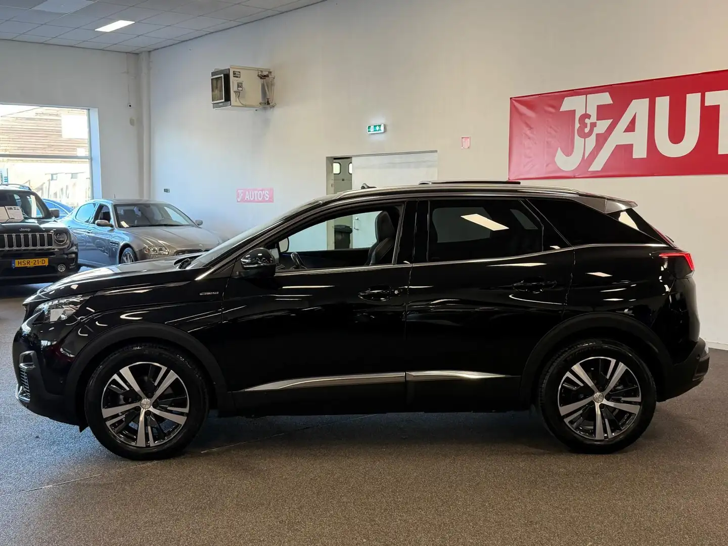 Peugeot 3008 1.2 PureTech GT Line NAVIGATIE/CAMERA, CRUISE, PAN Zwart - 2