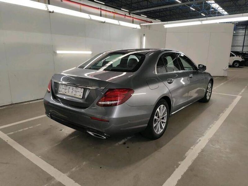 Mercedes-Benz E 200 d Berline Avantgarde *LED-NAVI-CUIR/TISSU SPORT* — photo 5
