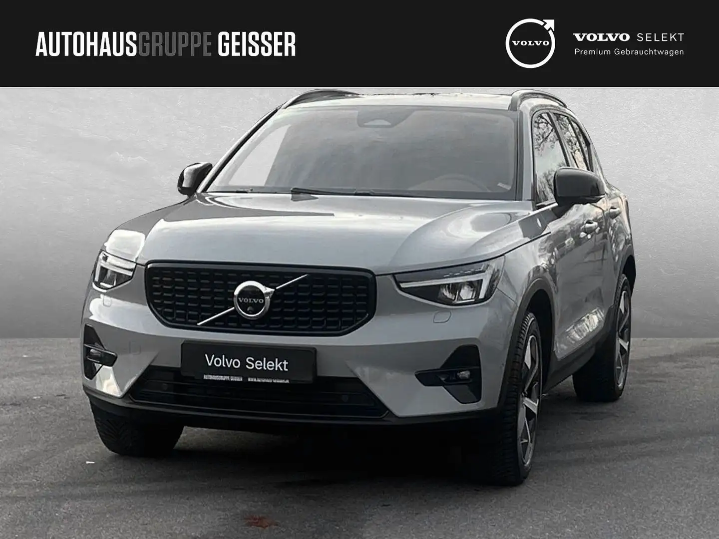 Volvo XC40 B4 MILD-Hybrid Automatik Plus Dark LED SD Grau - 1
