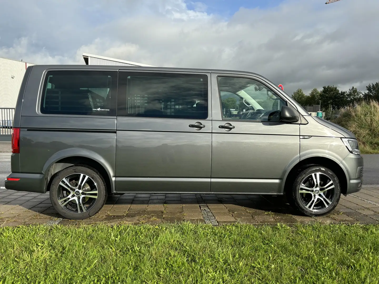 Volkswagen T6 Multivan Kurz Trendline Standheizung - 1