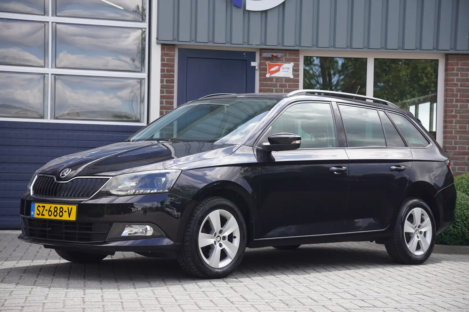 Skoda Fabia Combi 1.0 TSI Ambition Business, NAVI, XENON, TREK Zwart - 2