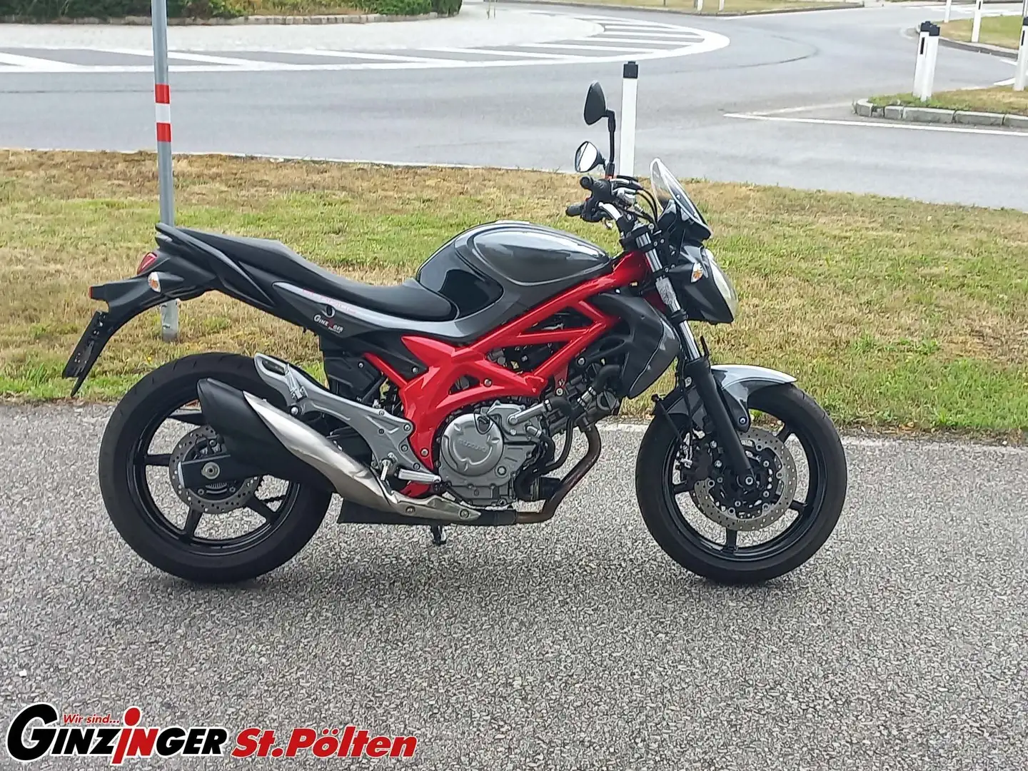 Suzuki Gladius 650 Grau - 2