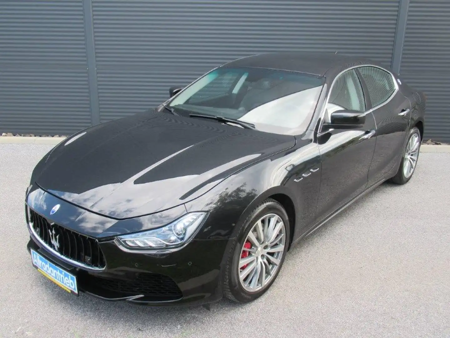 Maserati Ghibli S Q4 3,0 V6 TwinTurbo Aut., Ferrari-Motor; Direktionswagen. Schwarz - 1