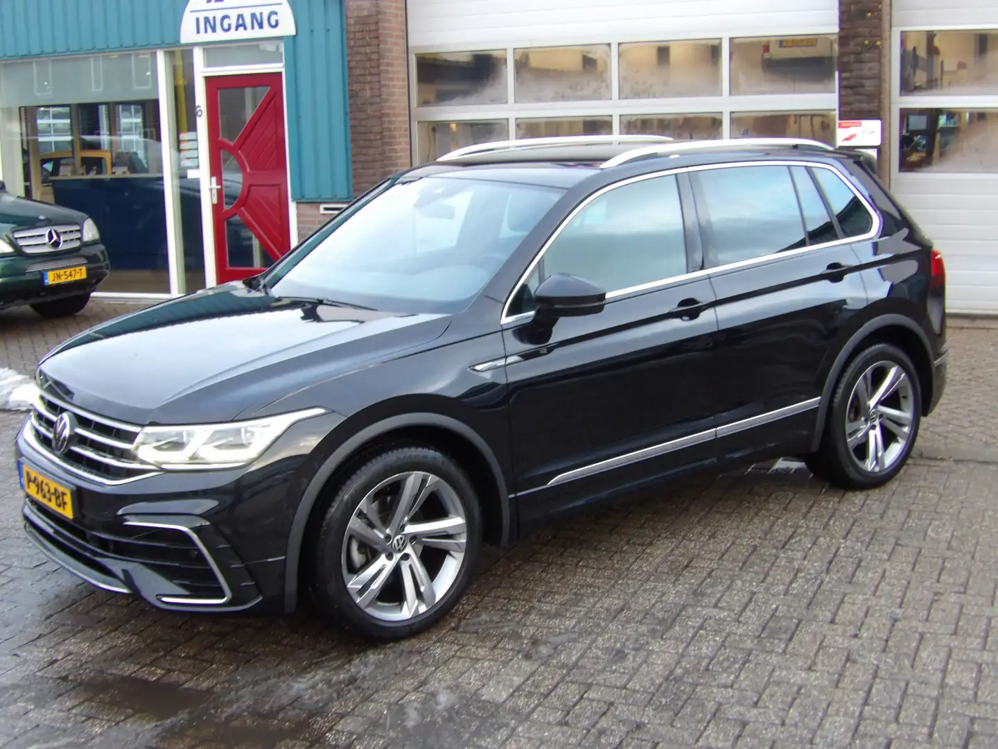 Volkswagen Tiguan 1.5 TSI R-Line Business+ Schwarz - 2