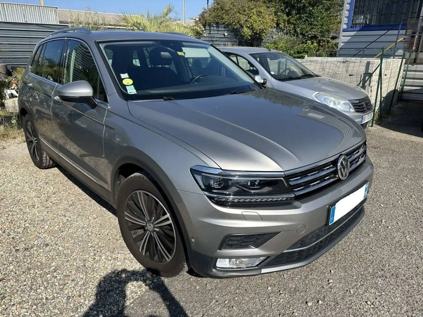 Volkswagen Tiguan II 2.0 TDI 150ch Blue Carat DSG7 Grijs - 2