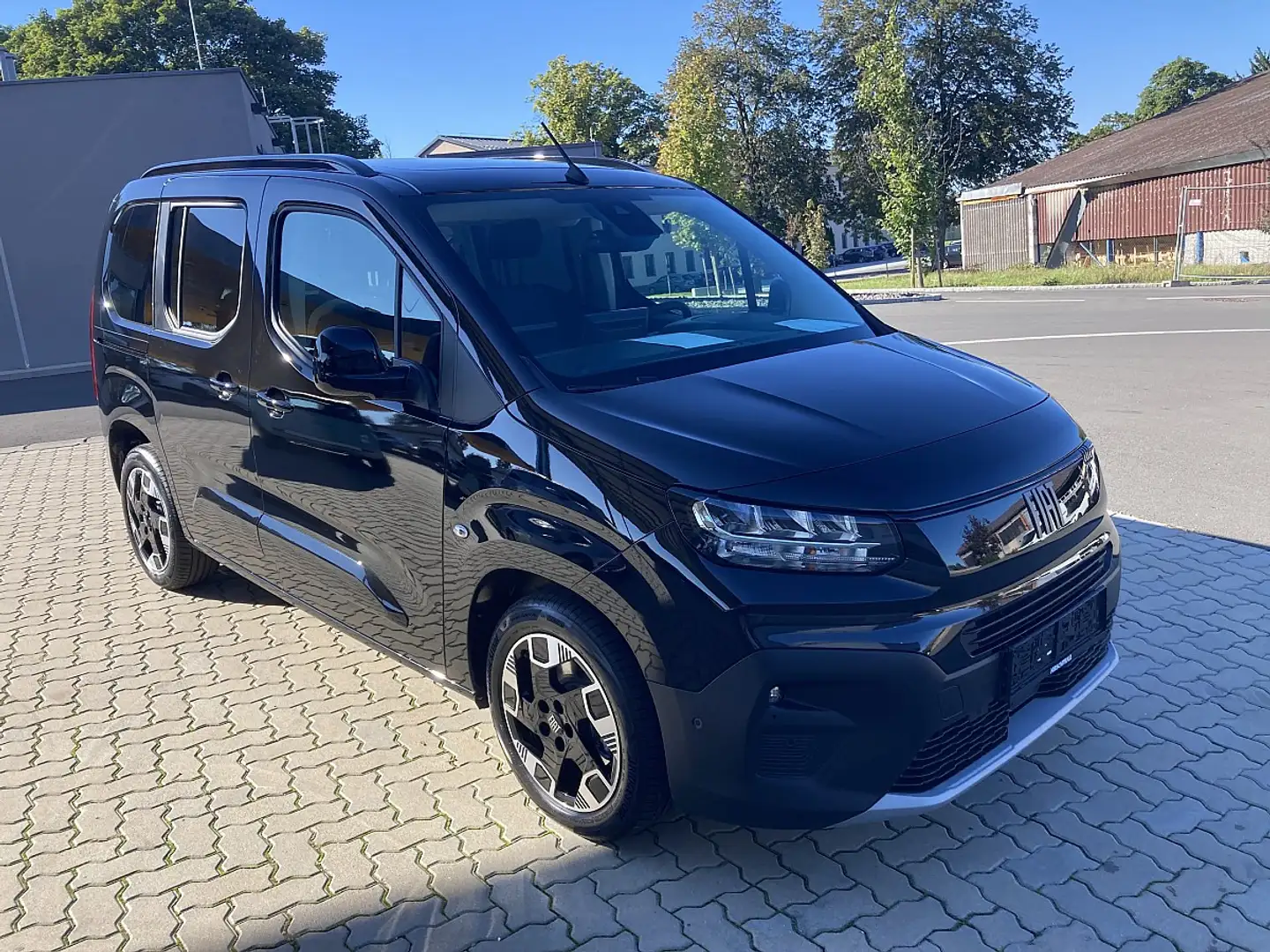 Fiat Doblo M BlueHDi 130 S&S Aut. Schwarz - 2