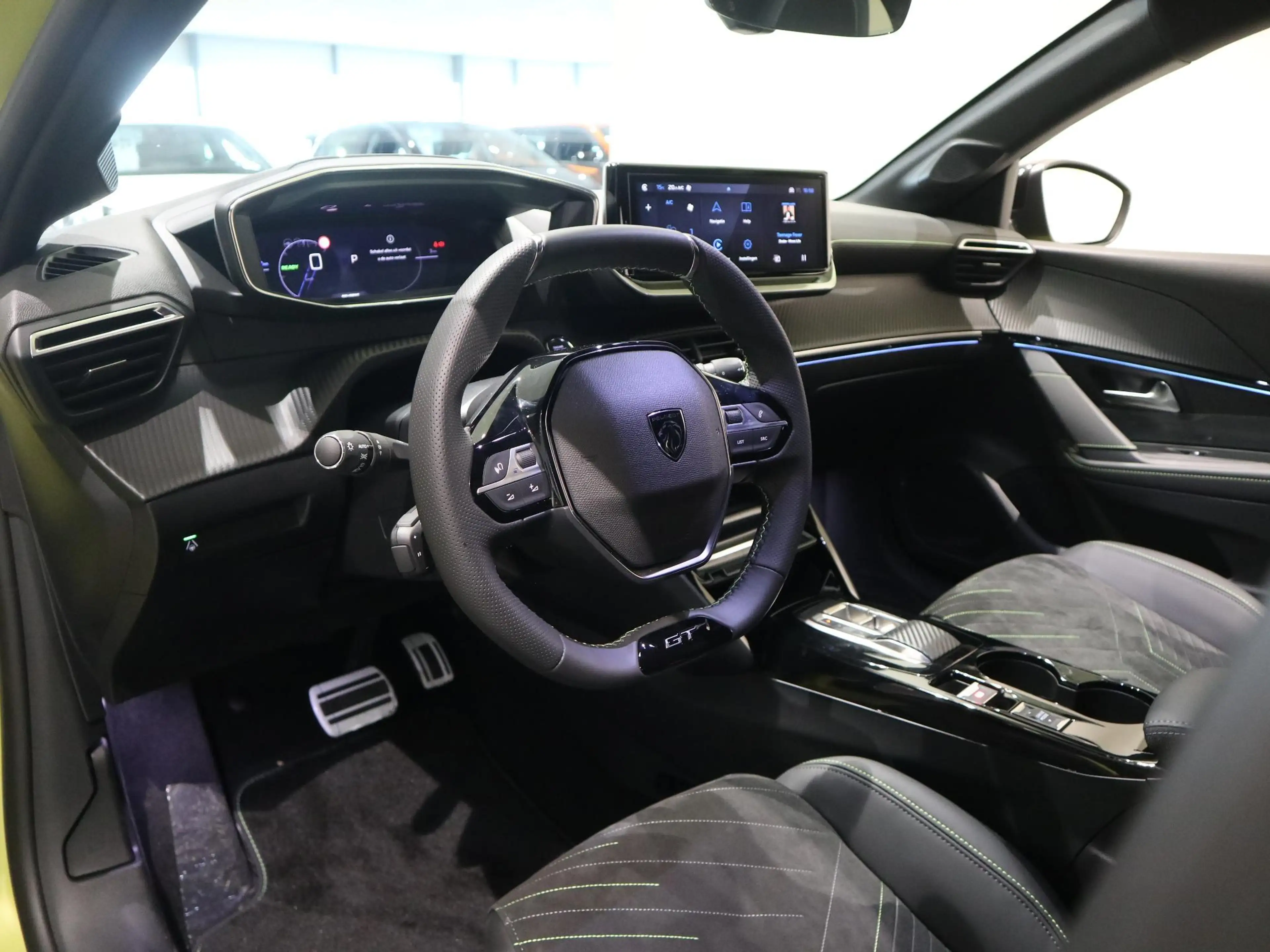 Peugeot e-208 EV GT 51 kWh - FULL OPTIONS! - ALCANTARA INTERIEUR — photo 4