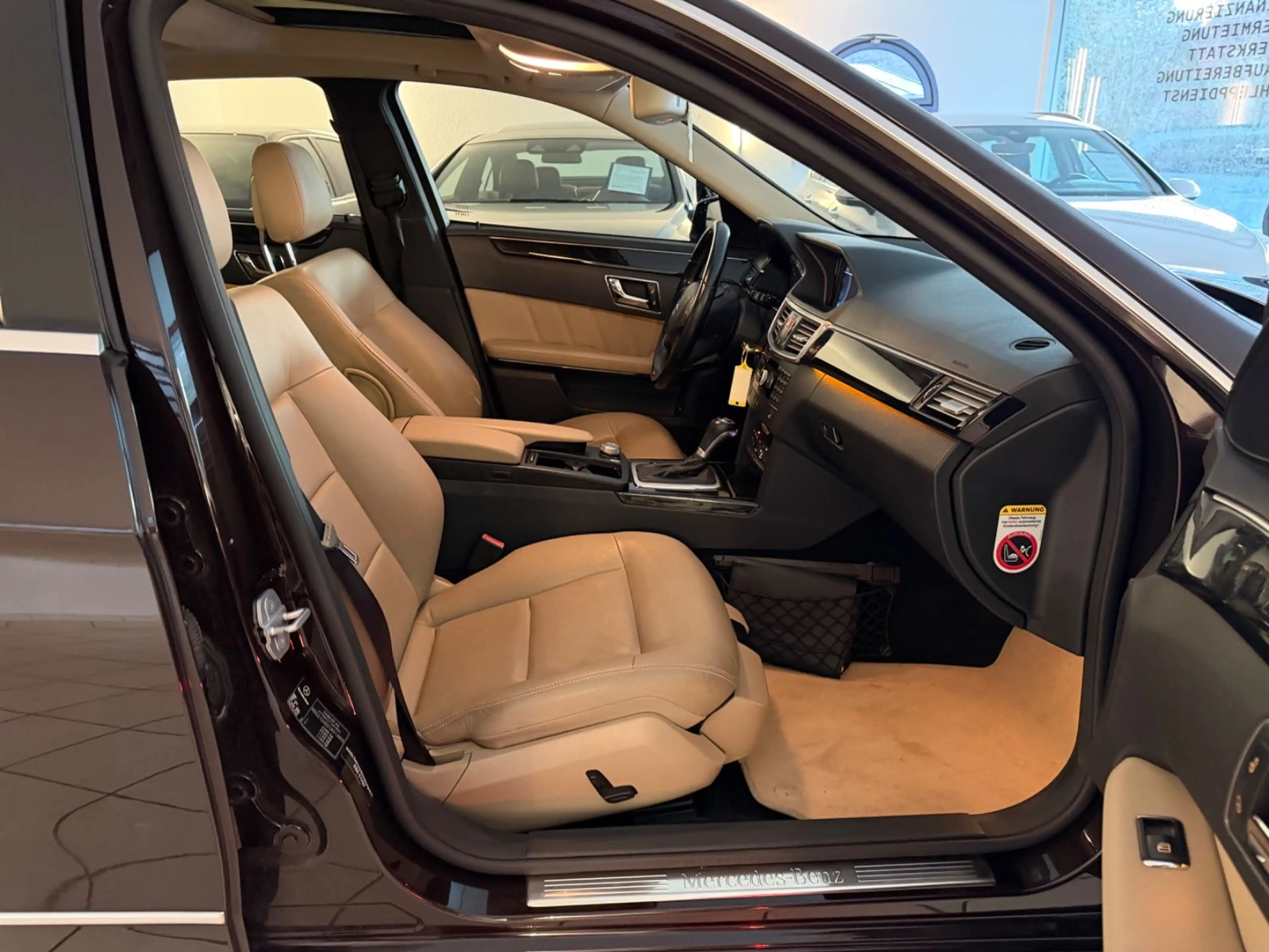 Mercedes-Benz E 250 Limousine,Pano,Xenon,Navi,Automatik,Leder — photo 12