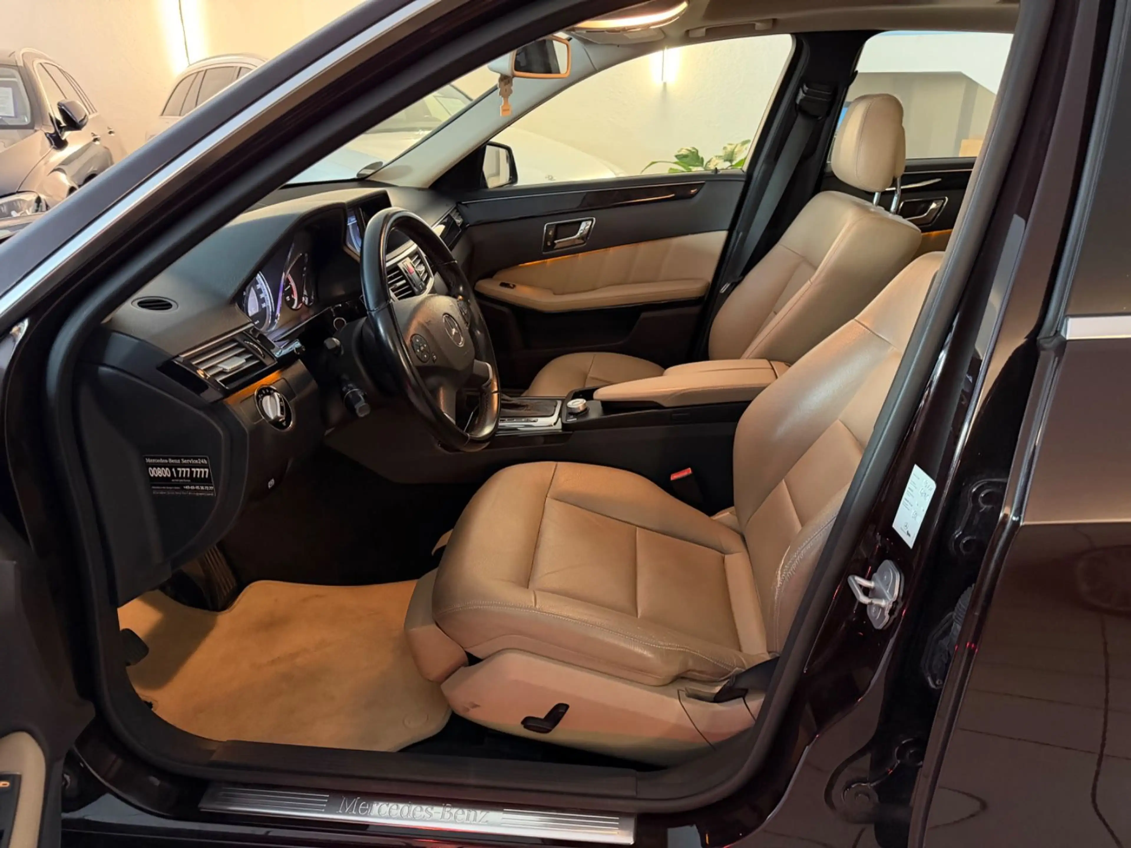 Mercedes-Benz E 250 Limousine,Pano,Xenon,Navi,Automatik,Leder — photo 10