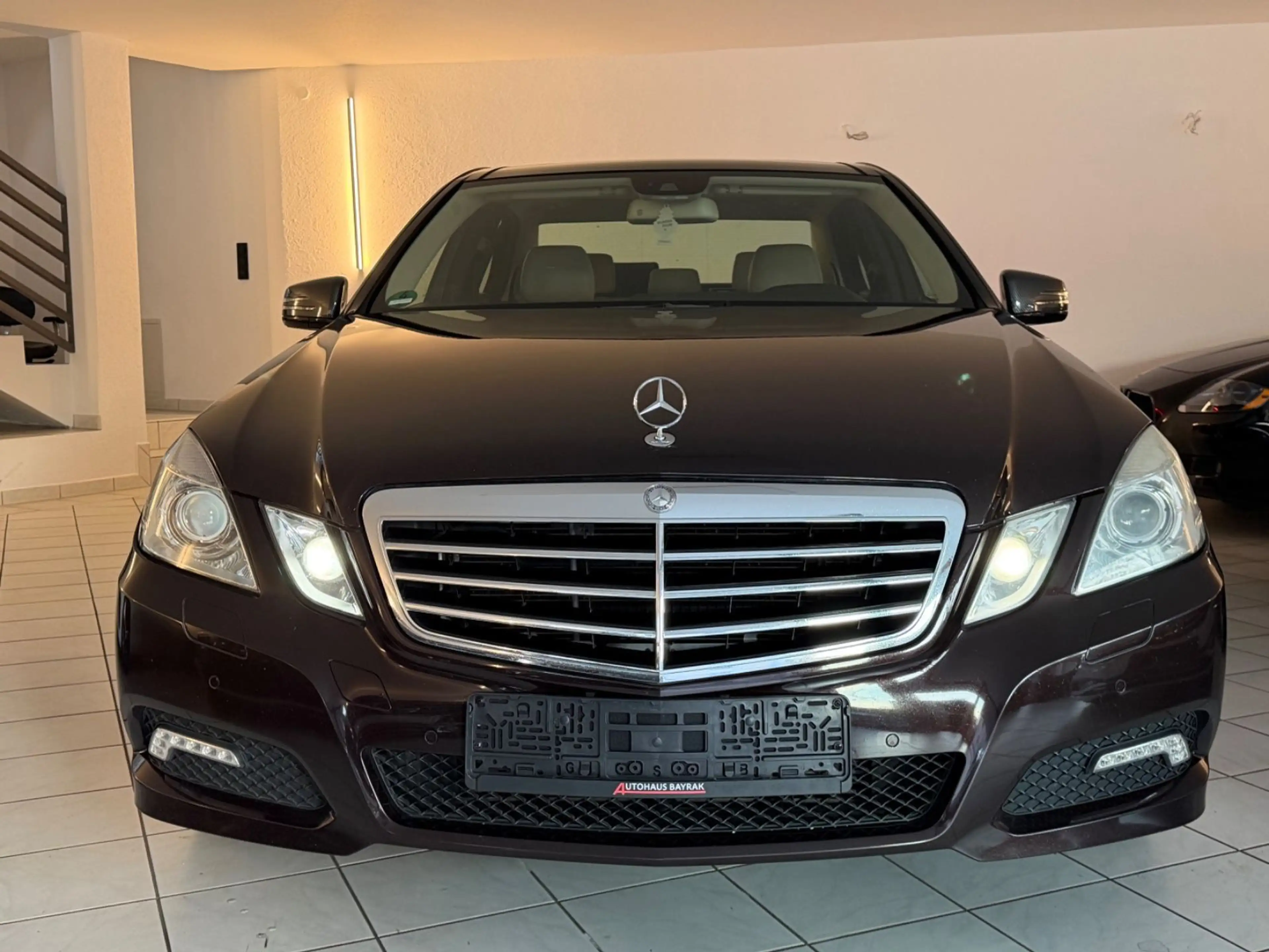 Mercedes-Benz E 250 Limousine,Pano,Xenon,Navi,Automatik,Leder — photo 2