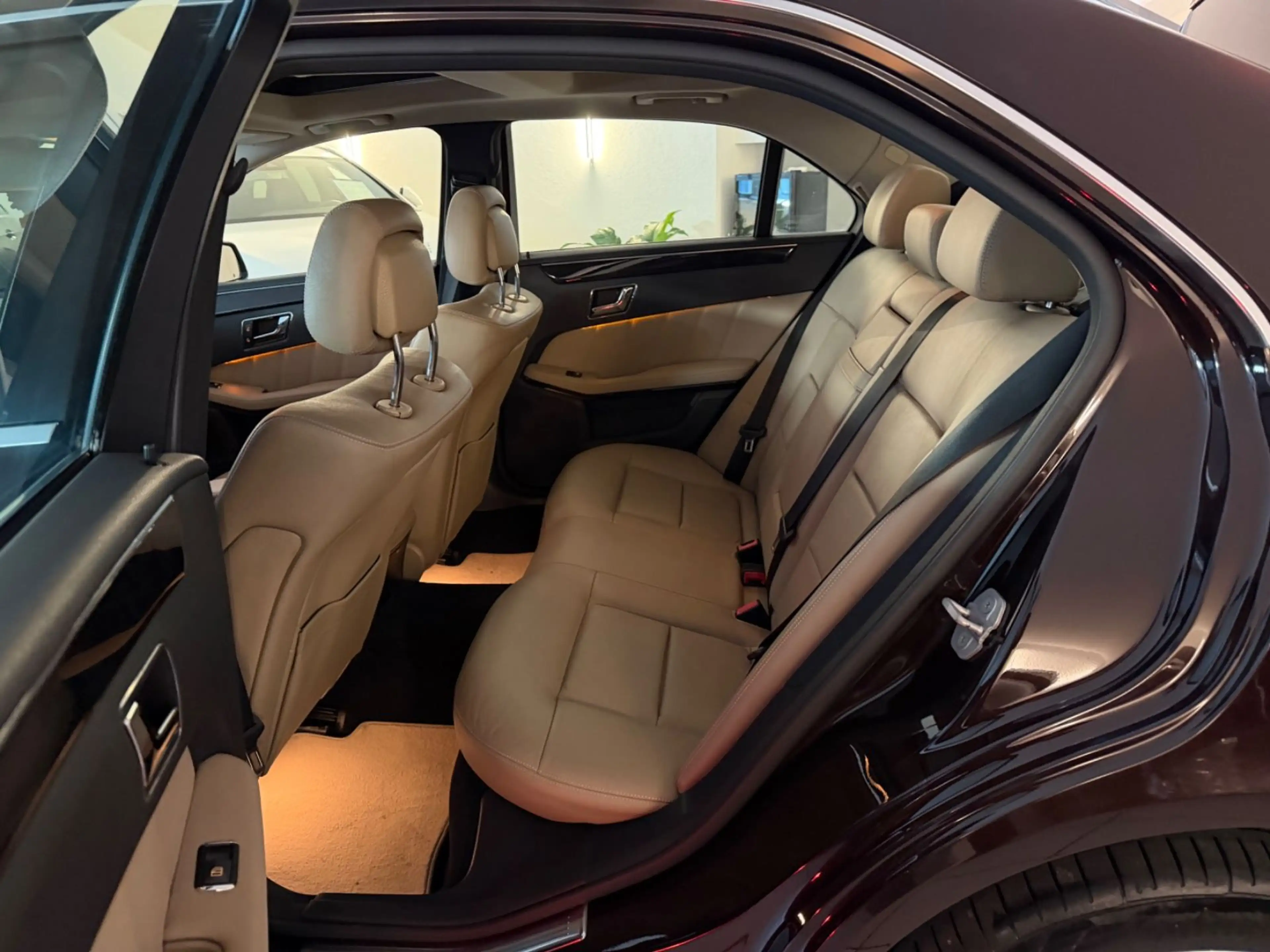 Mercedes-Benz E 250 Limousine,Pano,Xenon,Navi,Automatik,Leder — photo 15