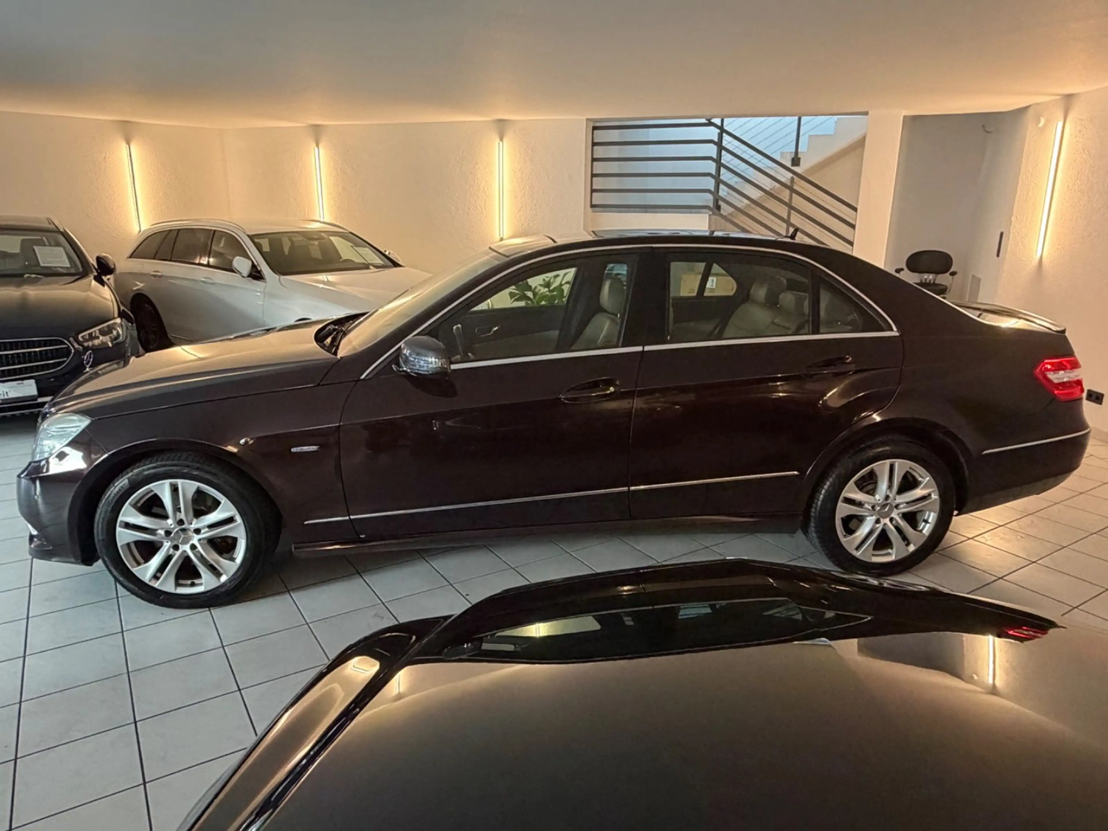 Mercedes-Benz E 250 Limousine,Pano,Xenon,Navi,Automatik,Leder — photo 4