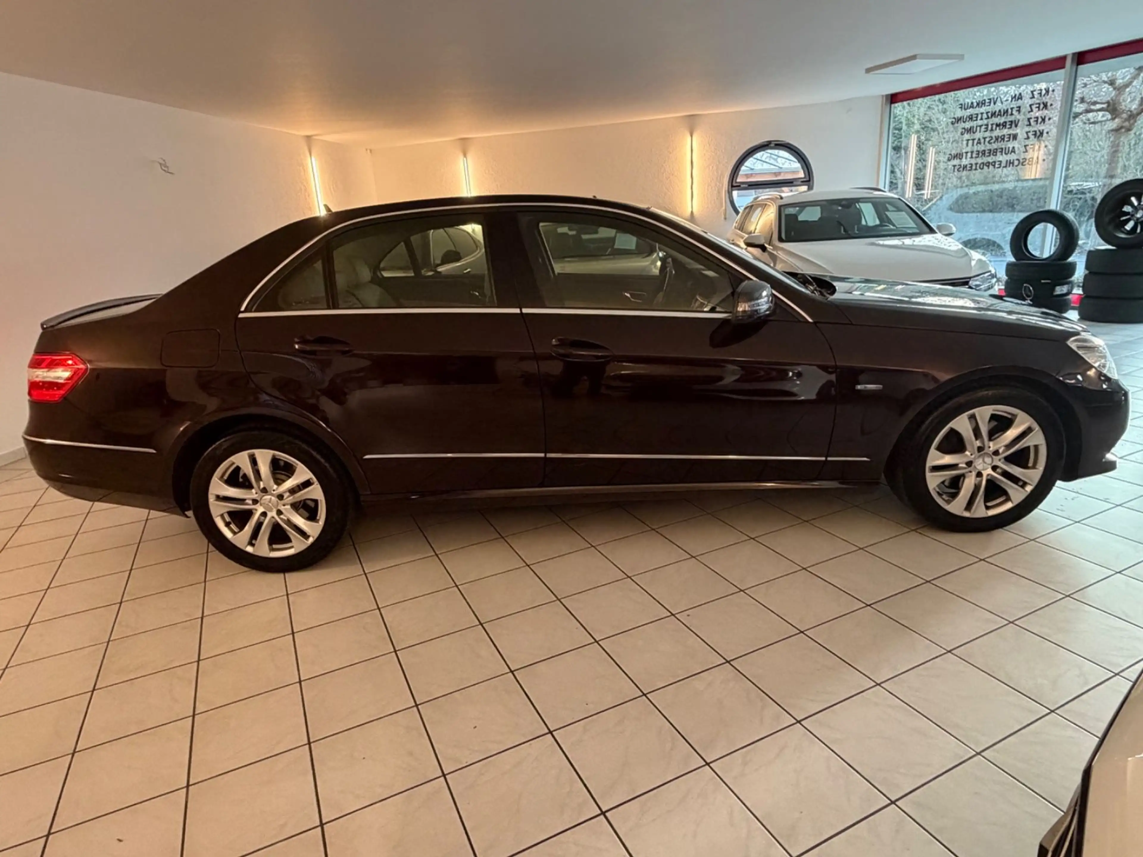 Mercedes-Benz E 250 Limousine,Pano,Xenon,Navi,Automatik,Leder — photo 8