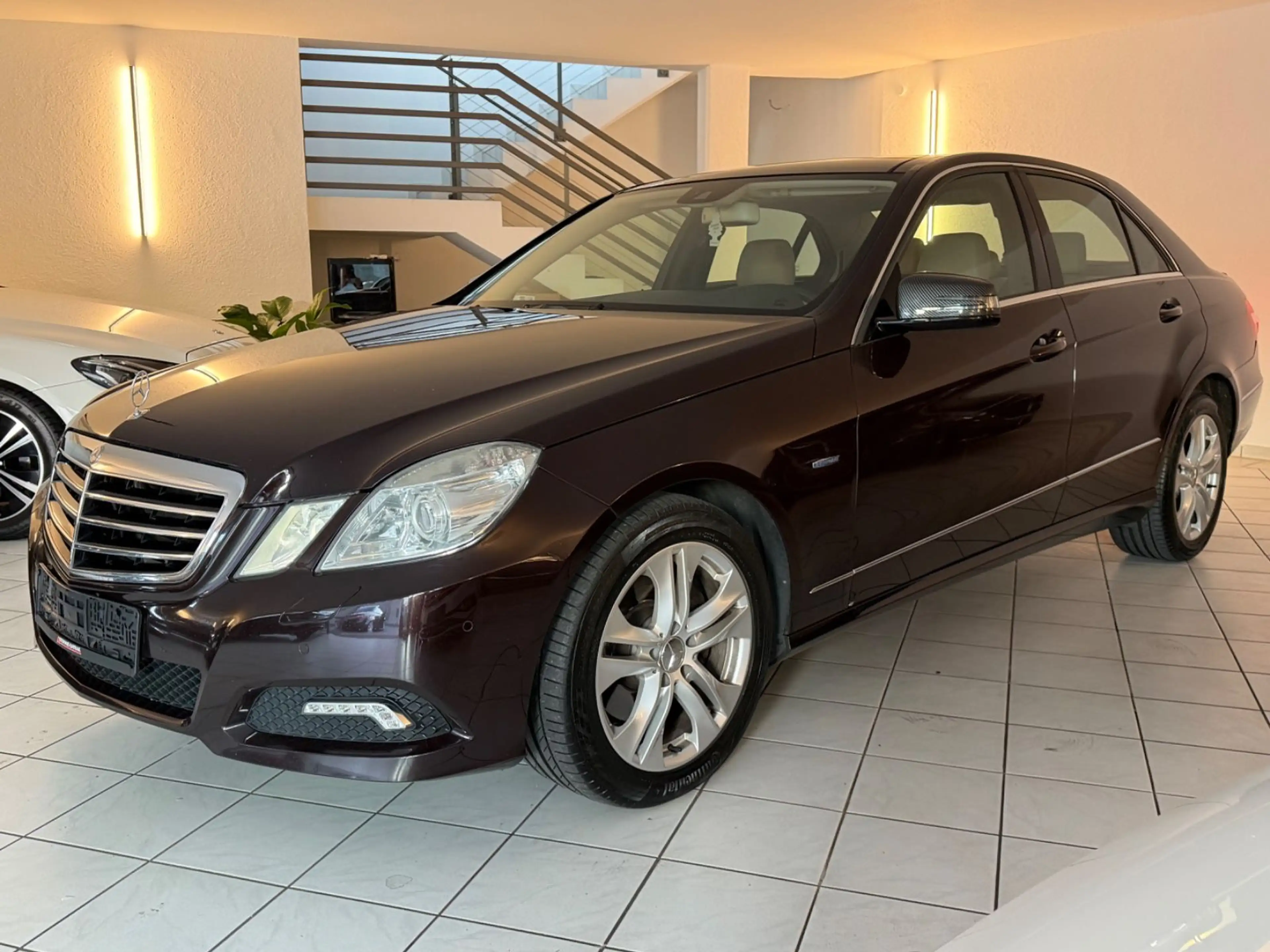 Mercedes-Benz E 250 Limousine,Pano,Xenon,Navi,Automatik,Leder — photo 3