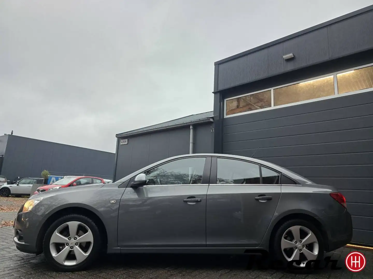 Chevrolet Cruze 1.8 LT/Automaat/DistrbVv/Cruise/Pdc/Clima Grau - 2