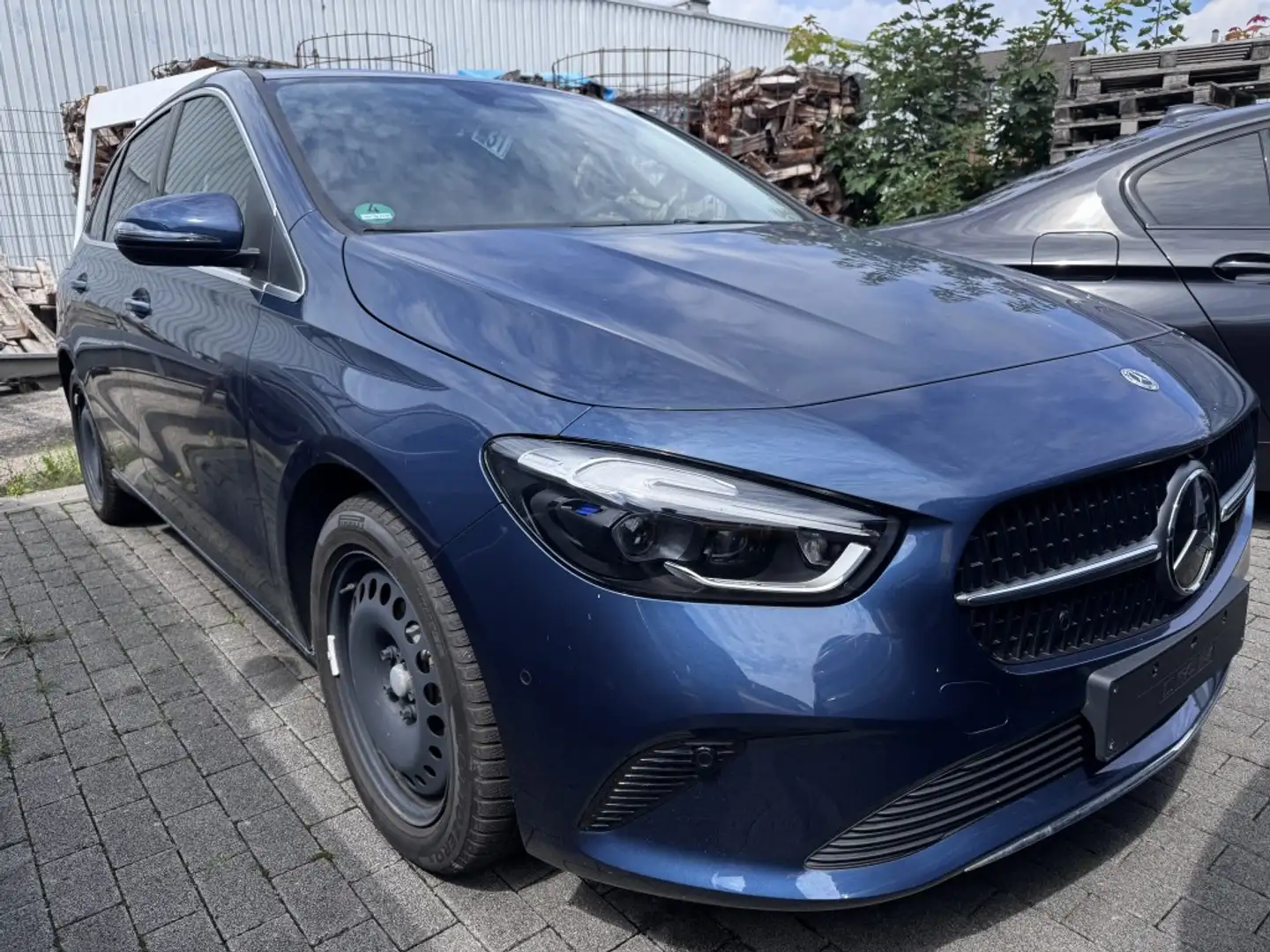 Mercedes-Benz B 250 e Pano. LED Klimaauto. Tempomat Navi PDC plava - 1