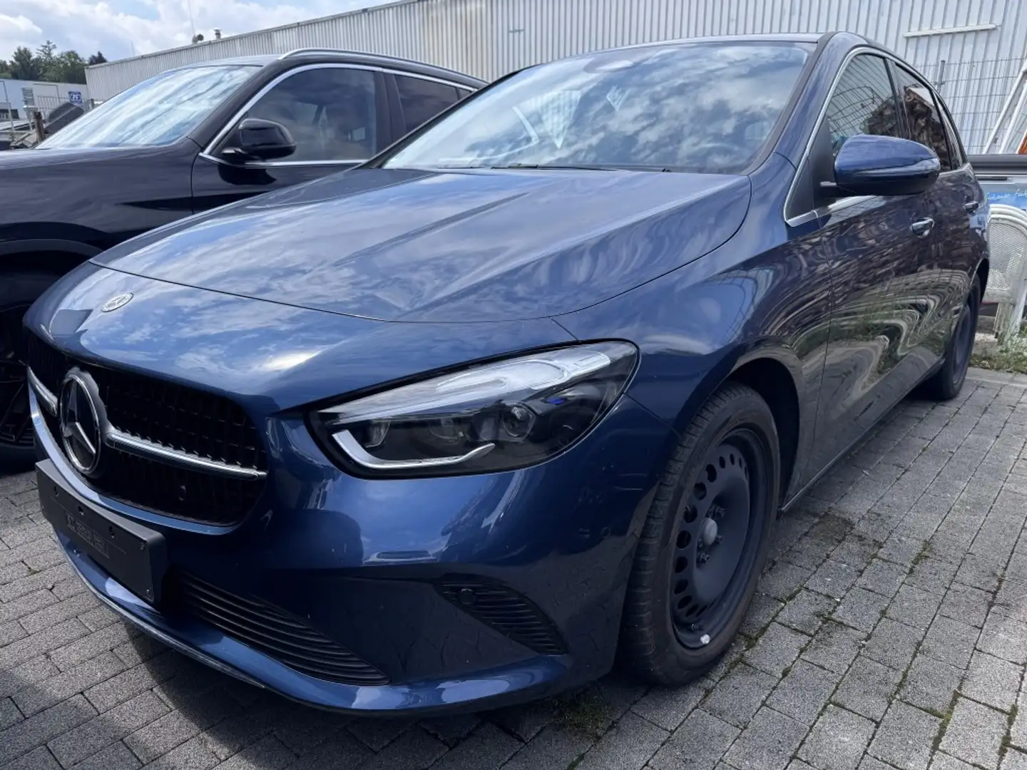 Mercedes-Benz B 250 e Pano. LED Klimaauto. Tempomat Navi PDC plava - 2