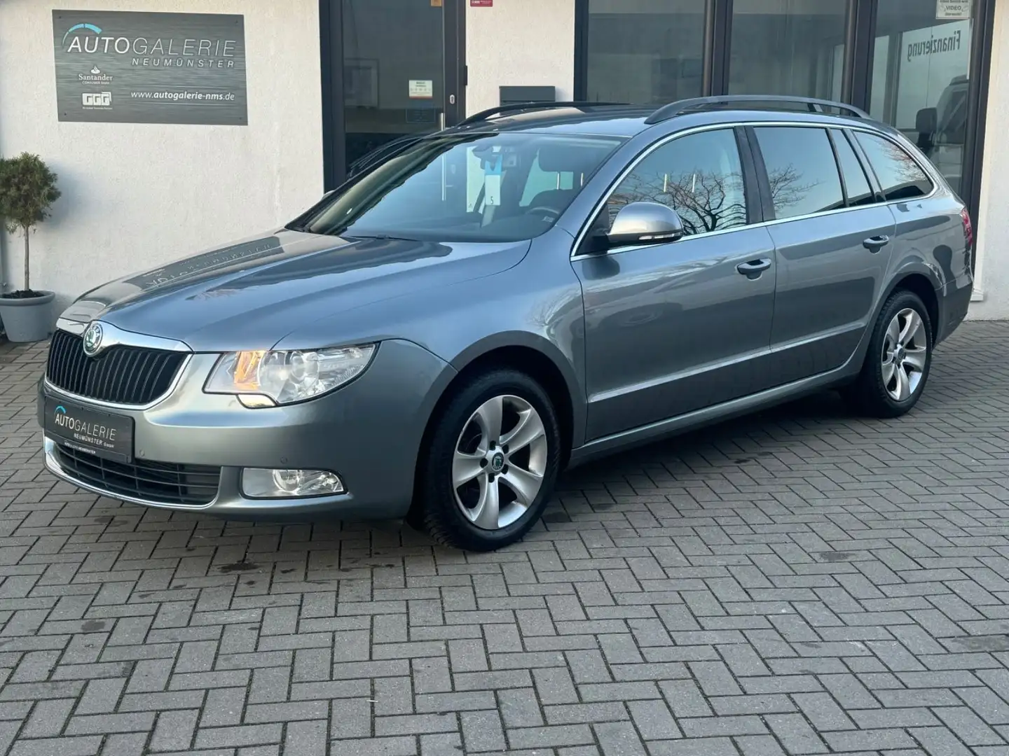 Skoda Superb 1.8 Kombi°AHK°Bi-Xe°Tempo°SitzHzg°PDC° Grau - 1