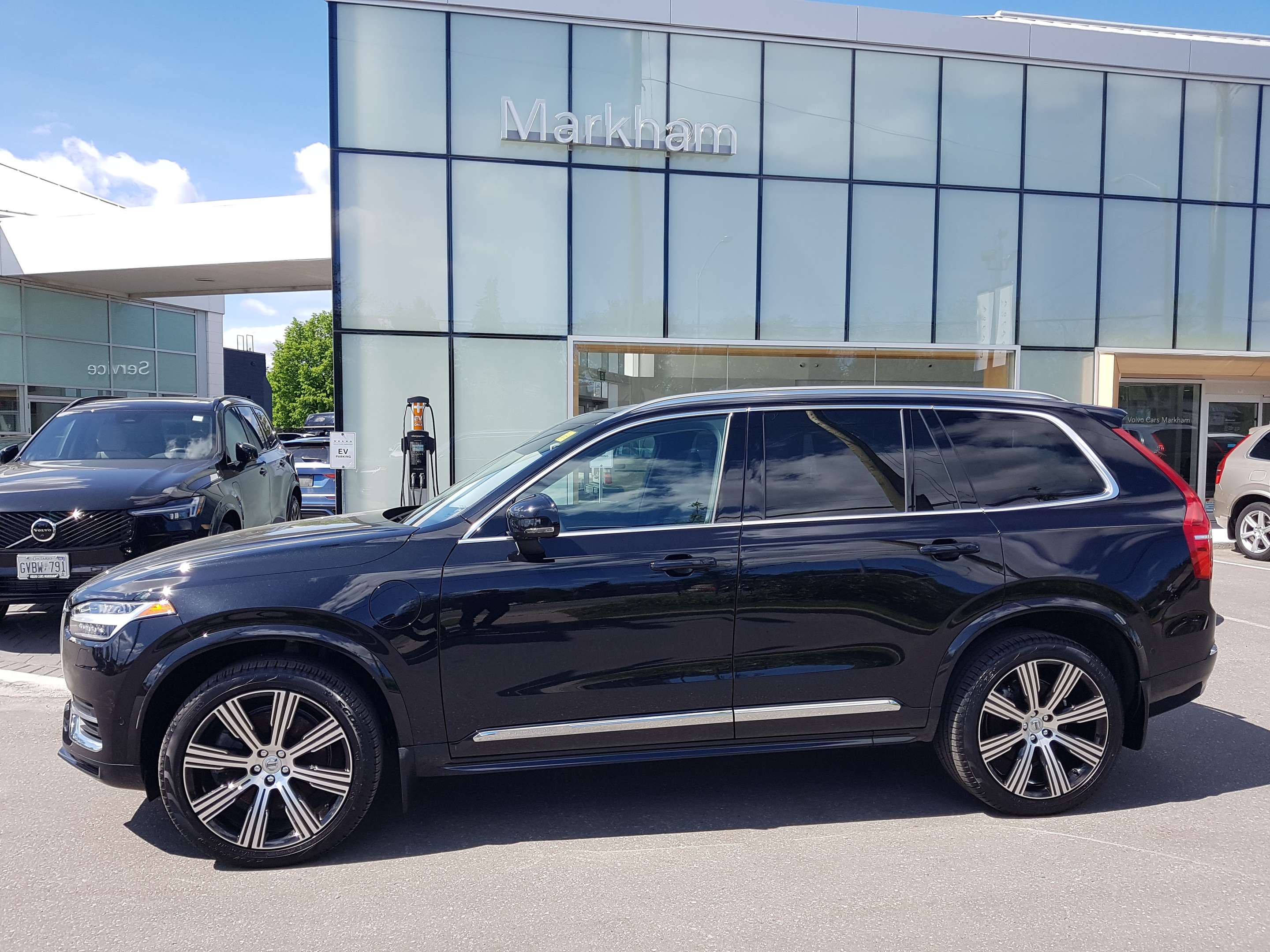 2024 Volvo XC90 T8 eAWD PHEV Plus Bright Theme 7-Seater alt 2