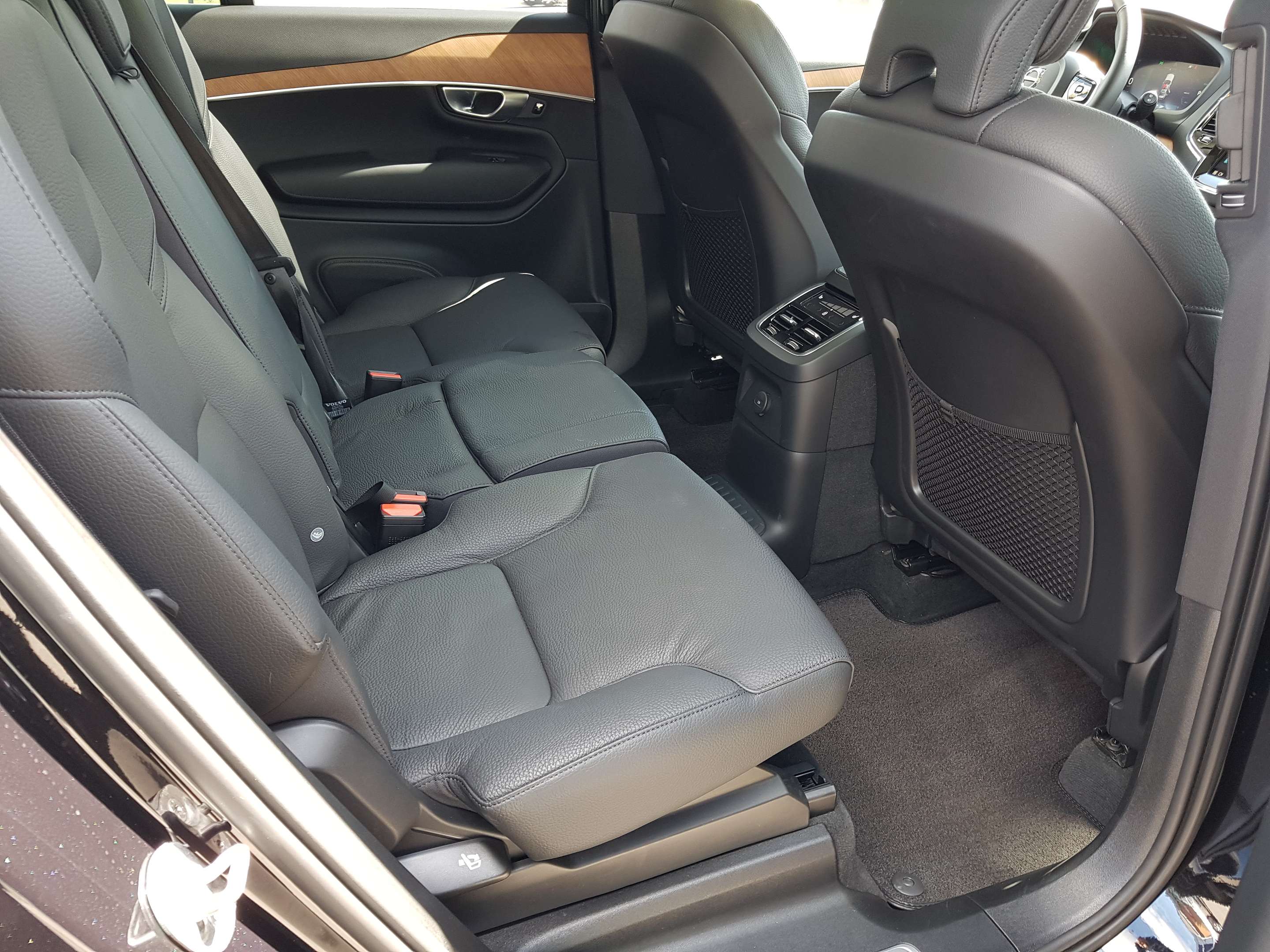 2024 Volvo XC90 T8 eAWD PHEV Plus Bright Theme 7-Seater thumb 17