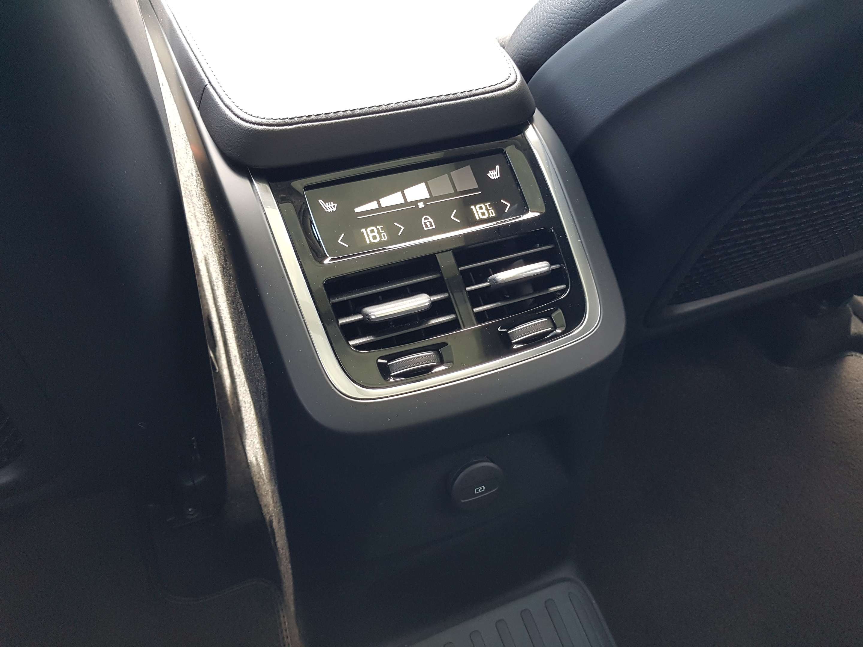 2024 Volvo XC90 T8 eAWD PHEV Plus Bright Theme 7-Seater thumb 25