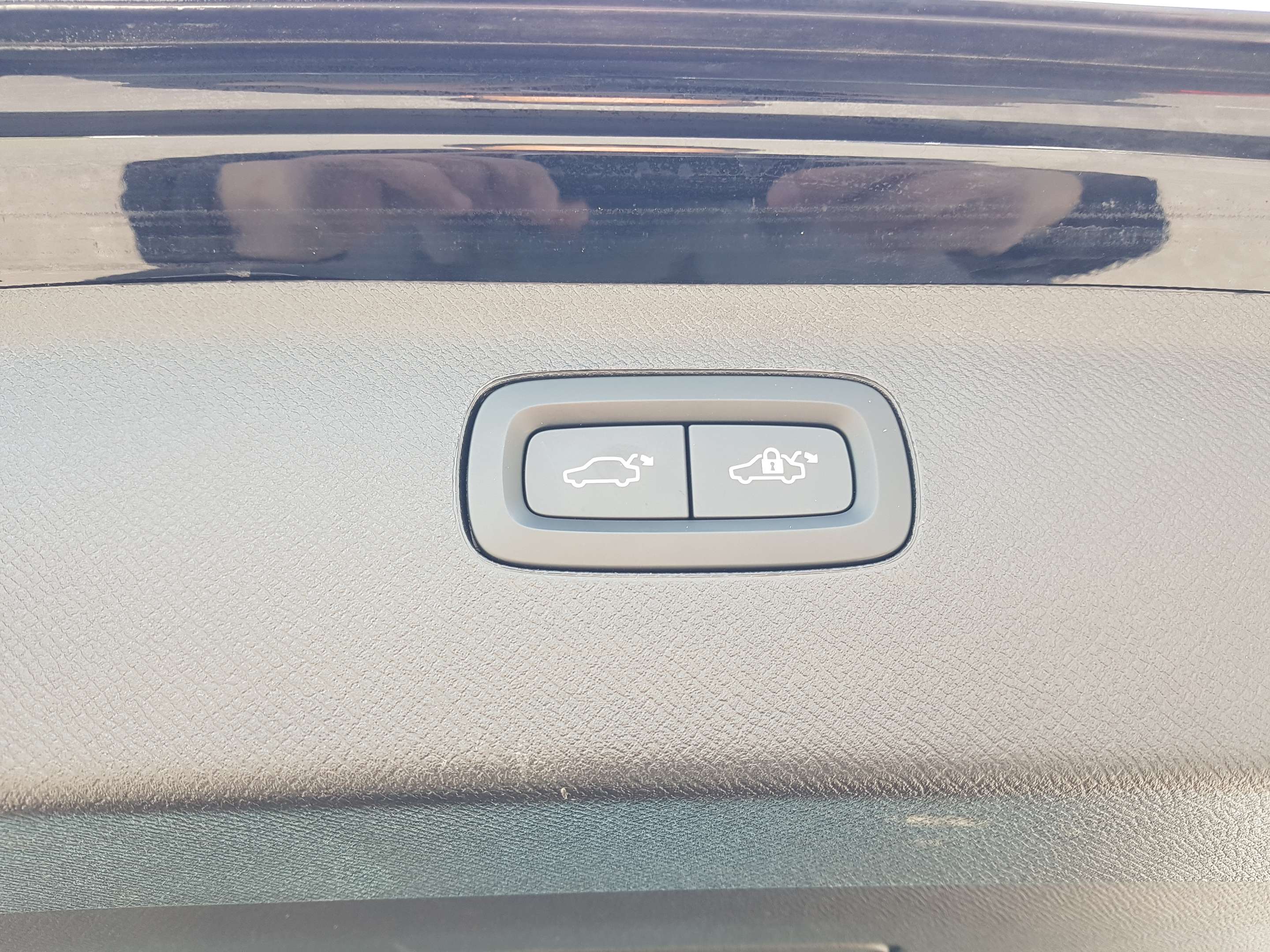 2024 Volvo XC90 T8 eAWD PHEV Plus Bright Theme 7-Seater thumb 16