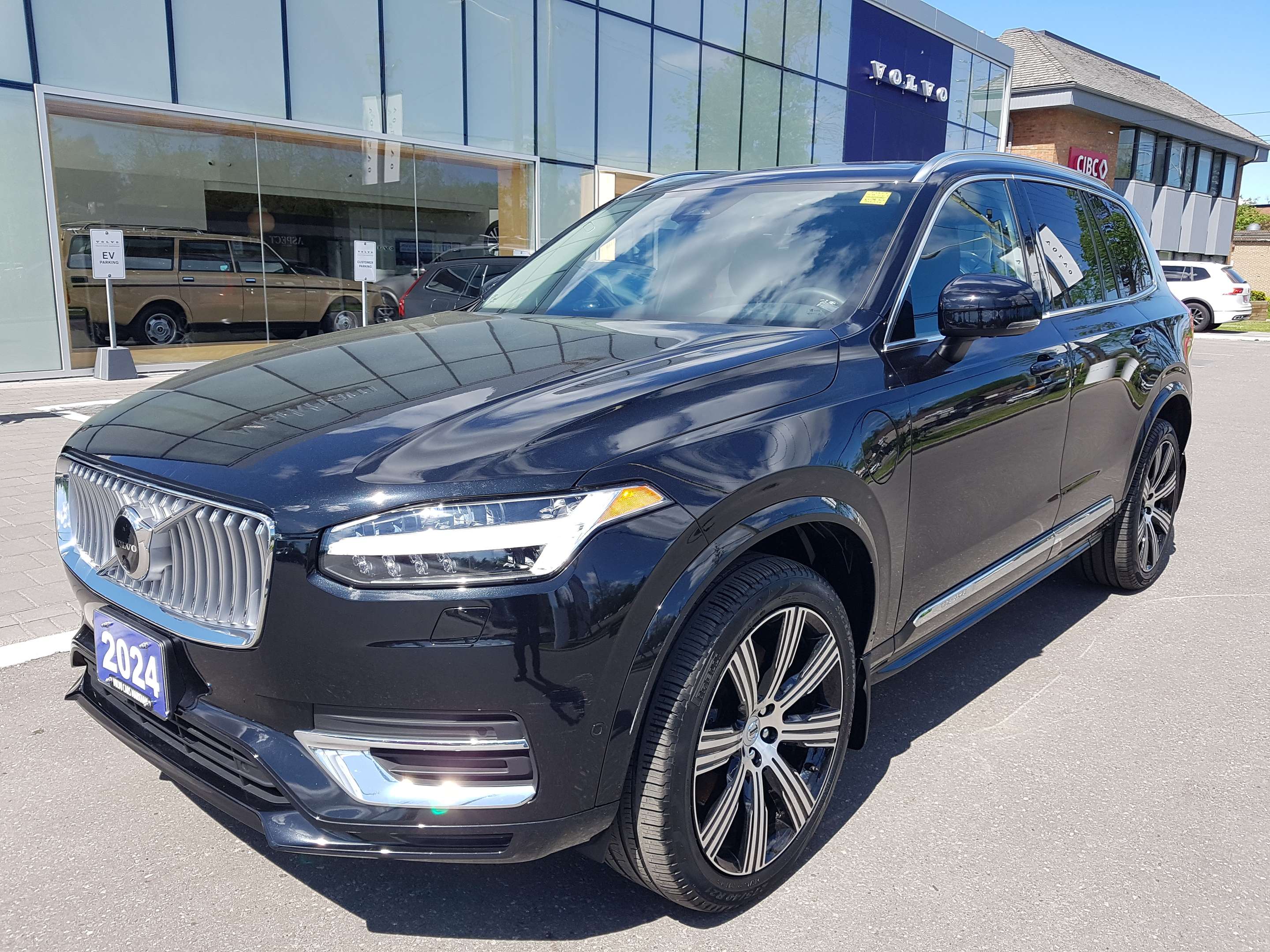 2024 Volvo XC90 T8 eAWD PHEV Plus Bright Theme 7-Seater alt 3