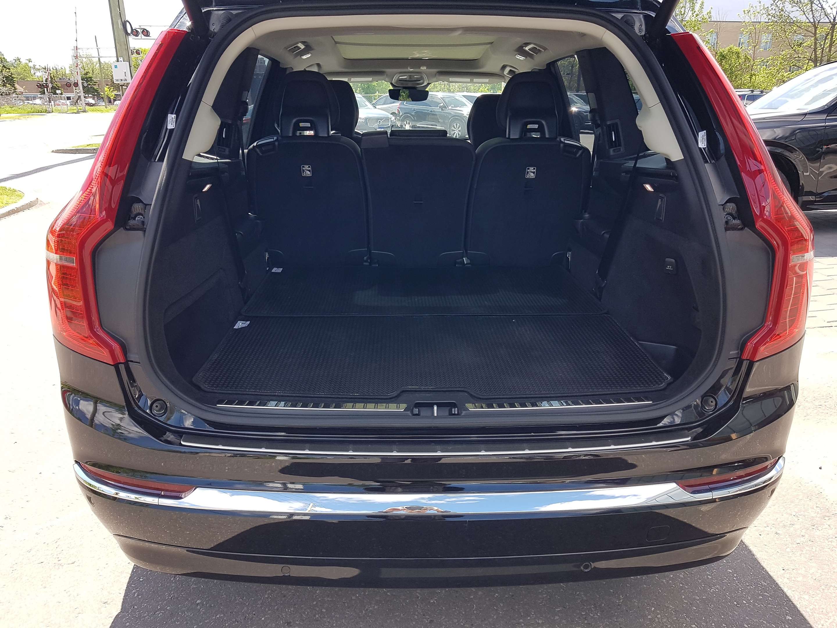 2024 Volvo XC90 T8 eAWD PHEV Plus Bright Theme 7-Seater thumb 13