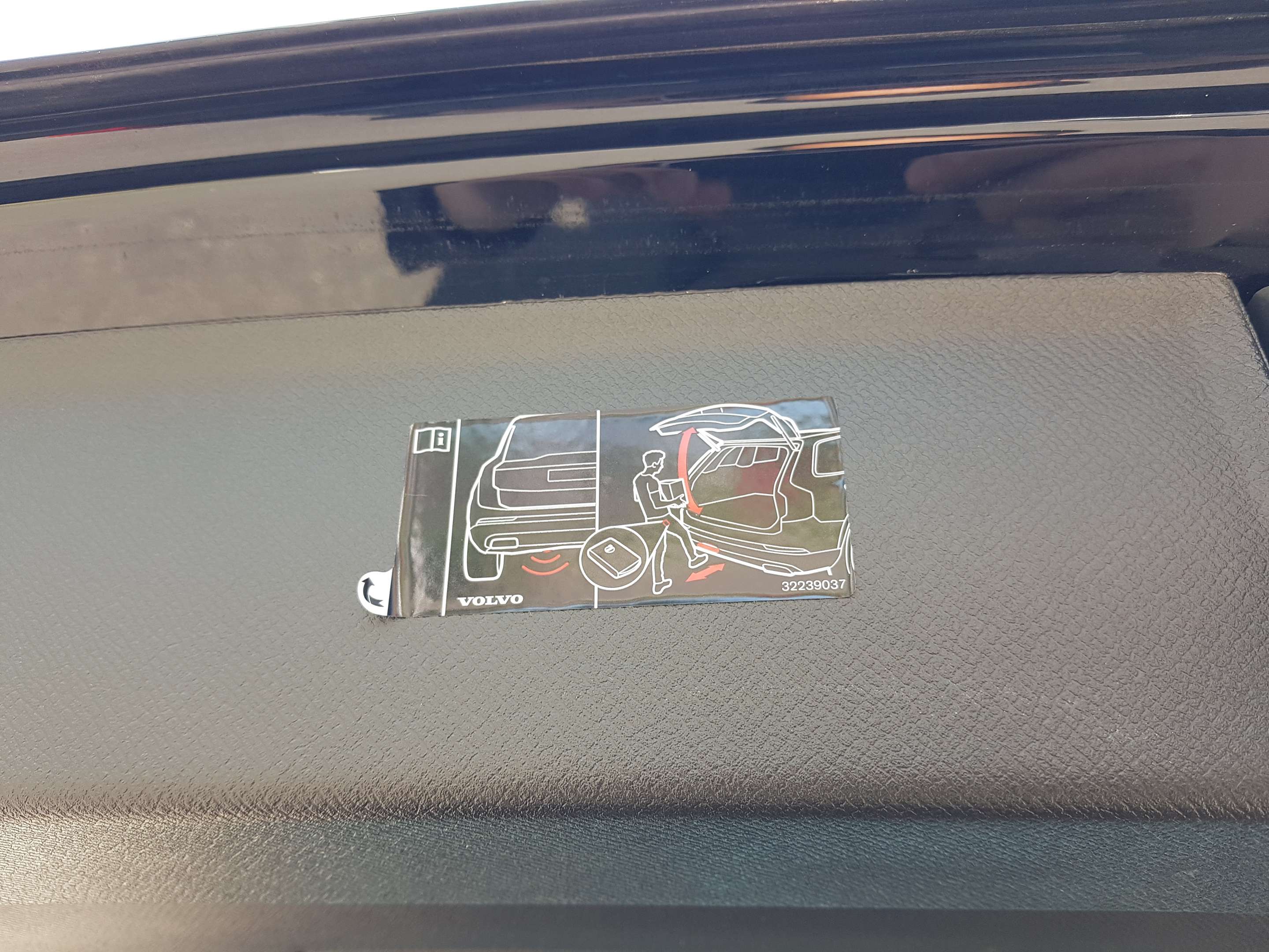 2024 Volvo XC90 T8 eAWD PHEV Plus Bright Theme 7-Seater thumb 15