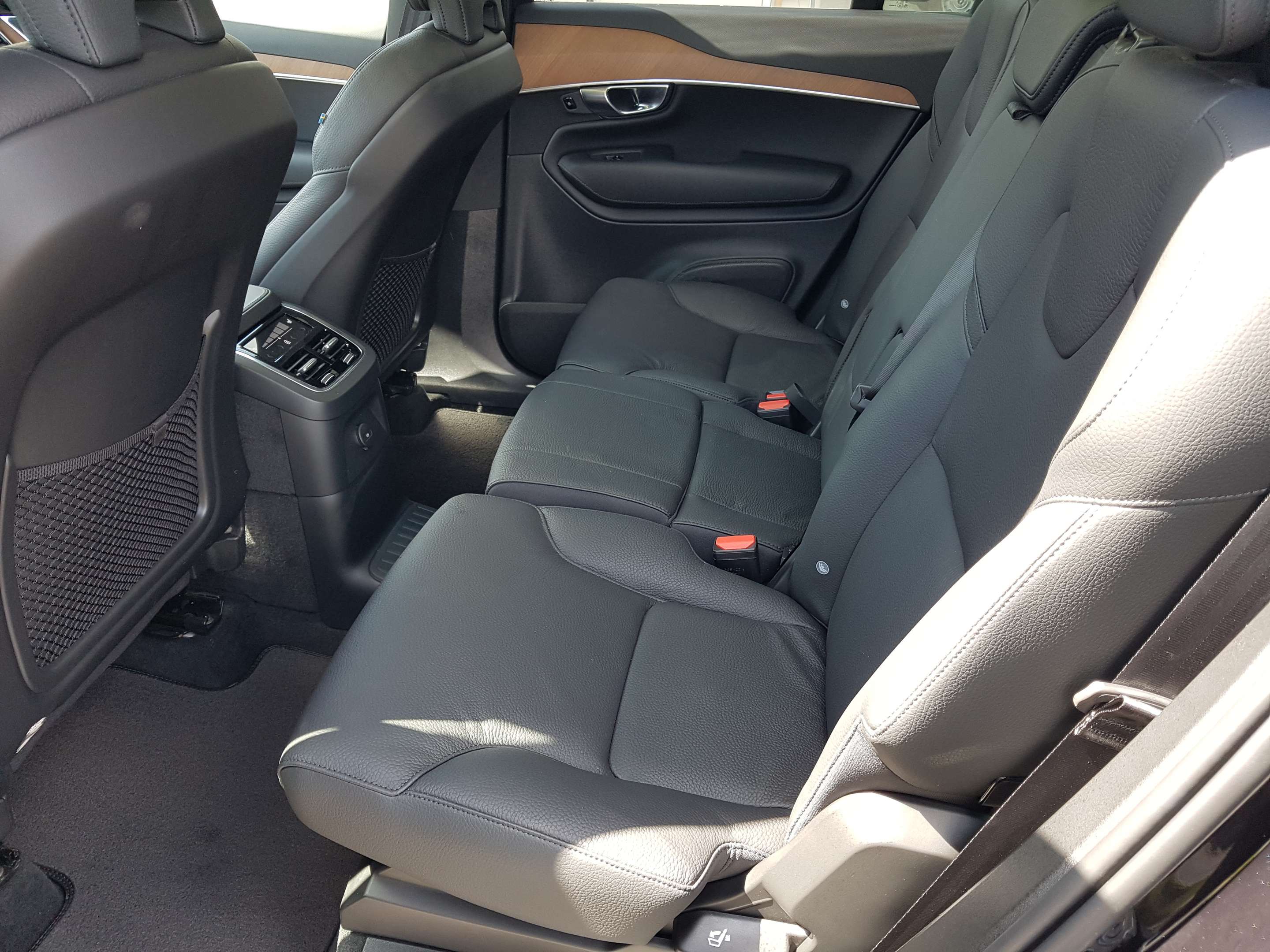 2024 Volvo XC90 T8 eAWD PHEV Plus Bright Theme 7-Seater thumb 23