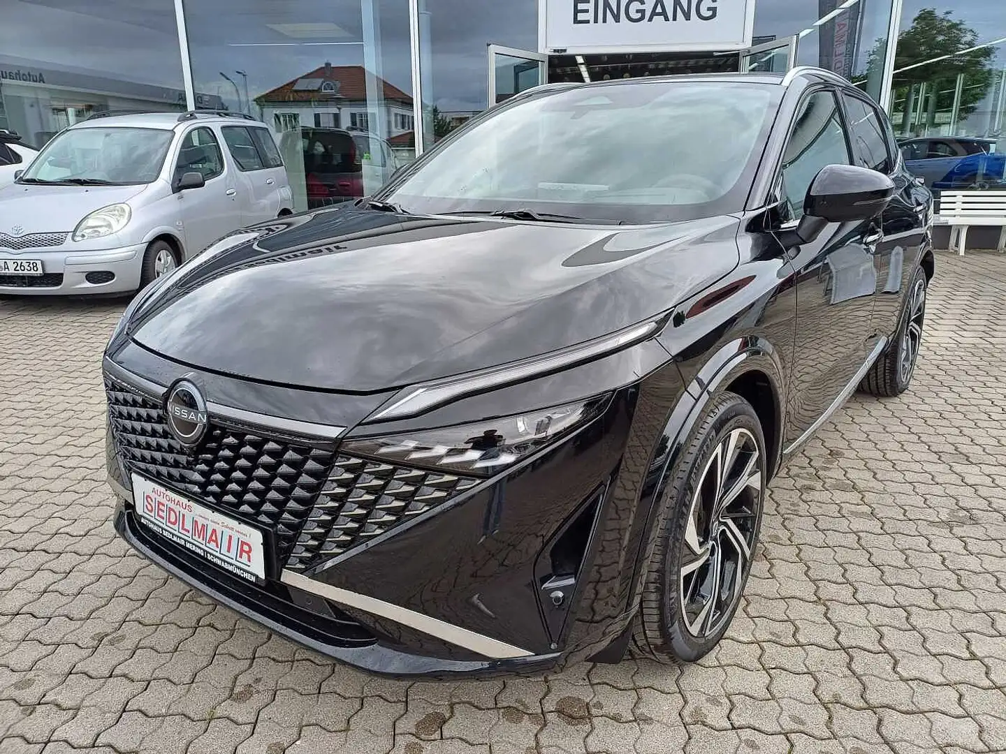 Nissan Qashqai 1.3 DIG-T MHEV TEKNA+ PLUS/PANO/BOSE Zwart - 1
