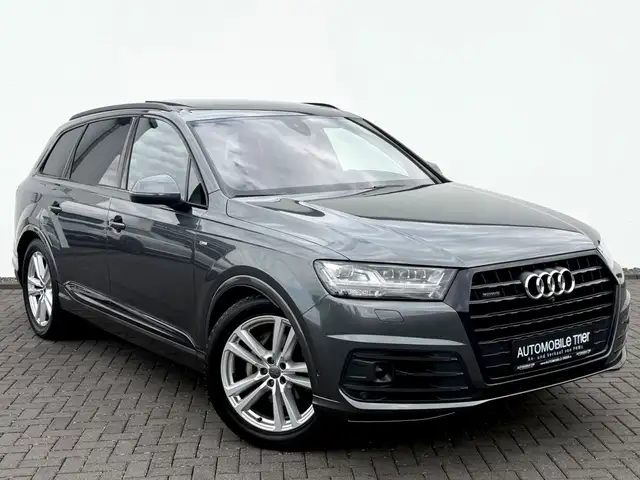 Audi Q7 view 3