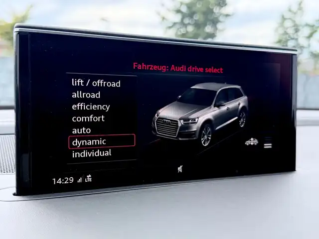 Audi Q7 view 23