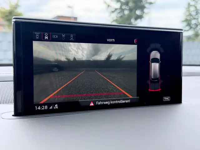 Audi Q7 view 25