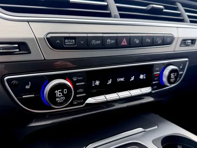 Audi Q7 view 21