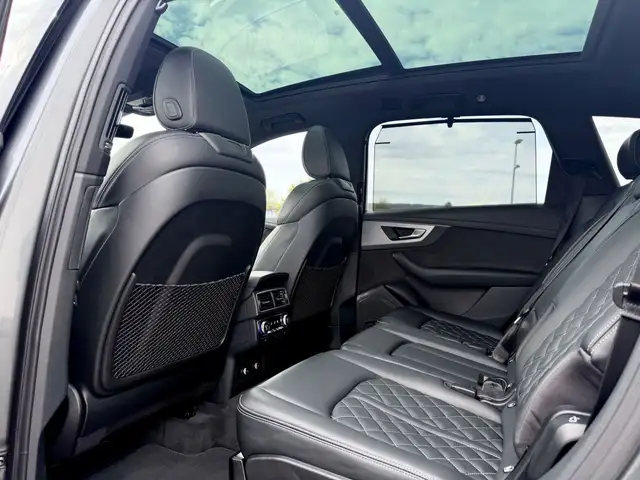Audi Q7 view 15