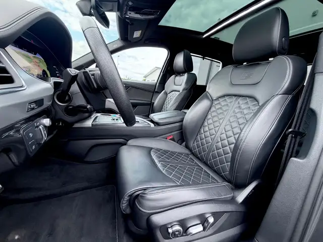 Audi Q7 view 10