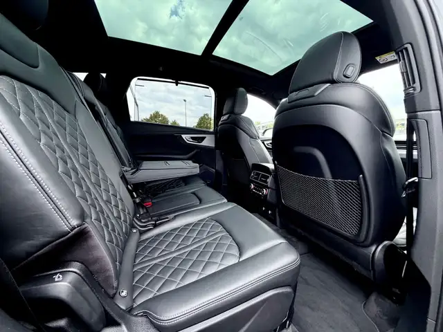Audi Q7 view 16