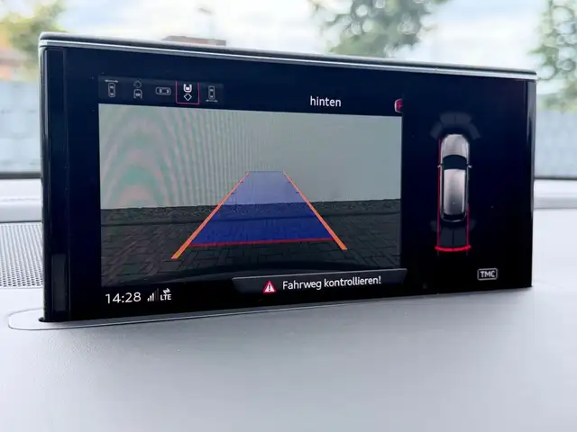 Audi Q7 view 24