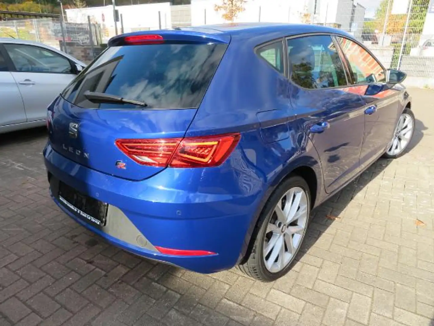 SEAT Leon 1.5 TSI FR OPF Navi Soundsystem Kamera Blau - 2