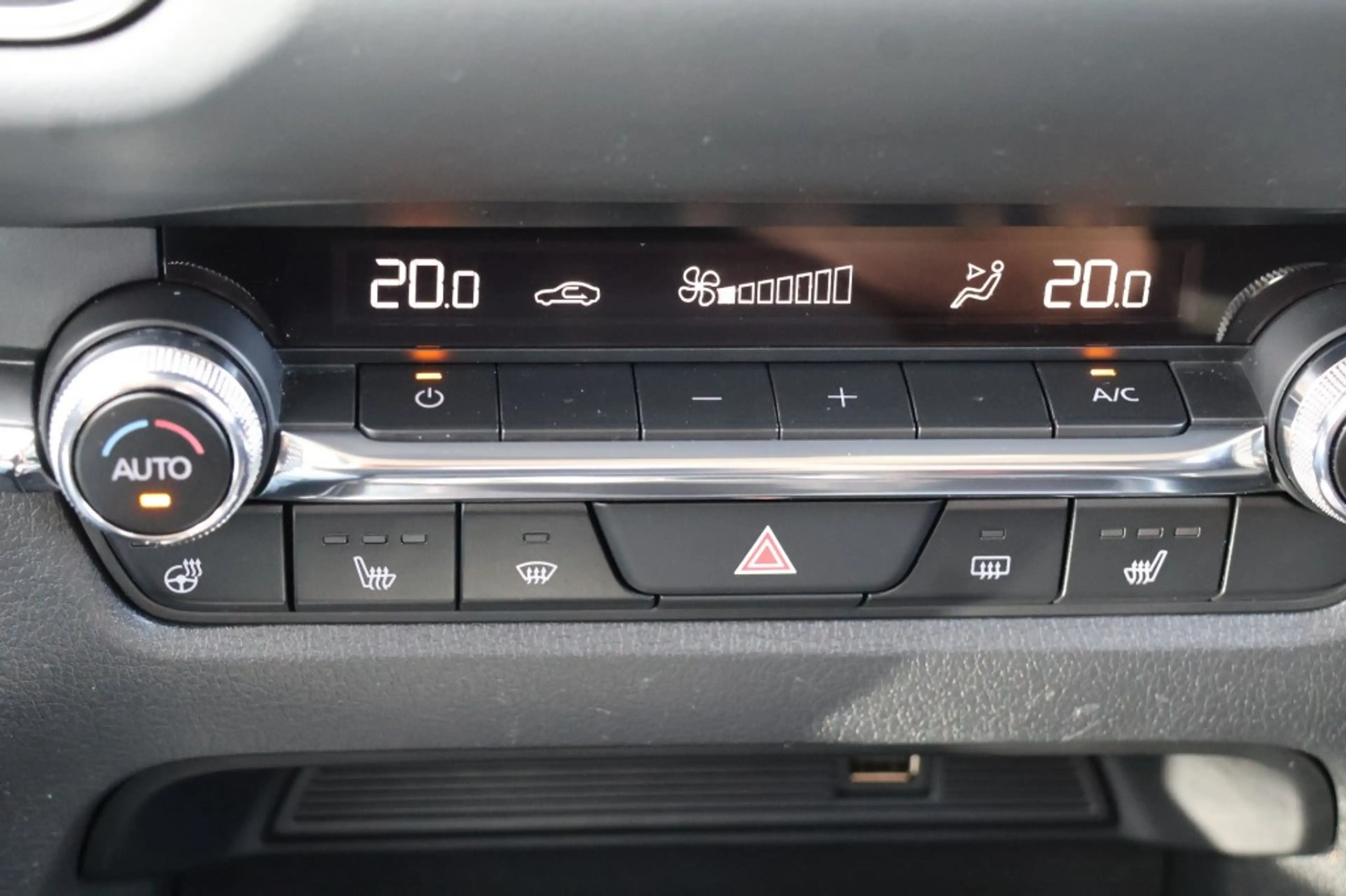 Mazda CX-30 2.0 e- skyactiv X-M Hybrid automaat 179 pk — photo 14