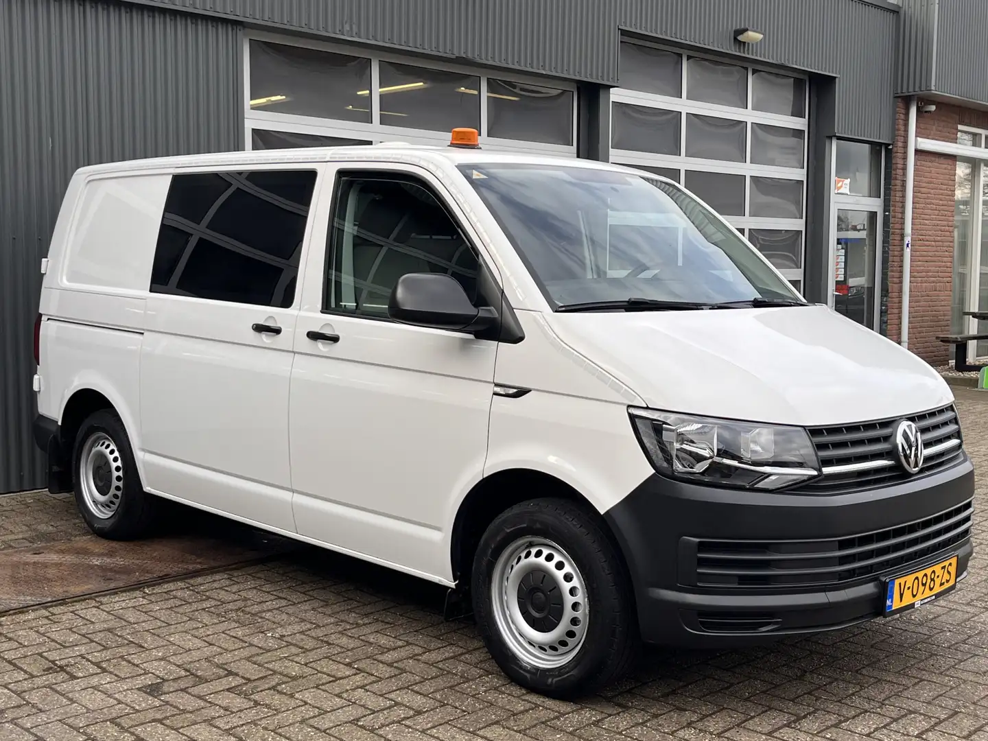 Volkswagen T6 Transporter 2.0 TDI L1H1 Airco Cruise controle Trekhaak 2200kg Wit - 1