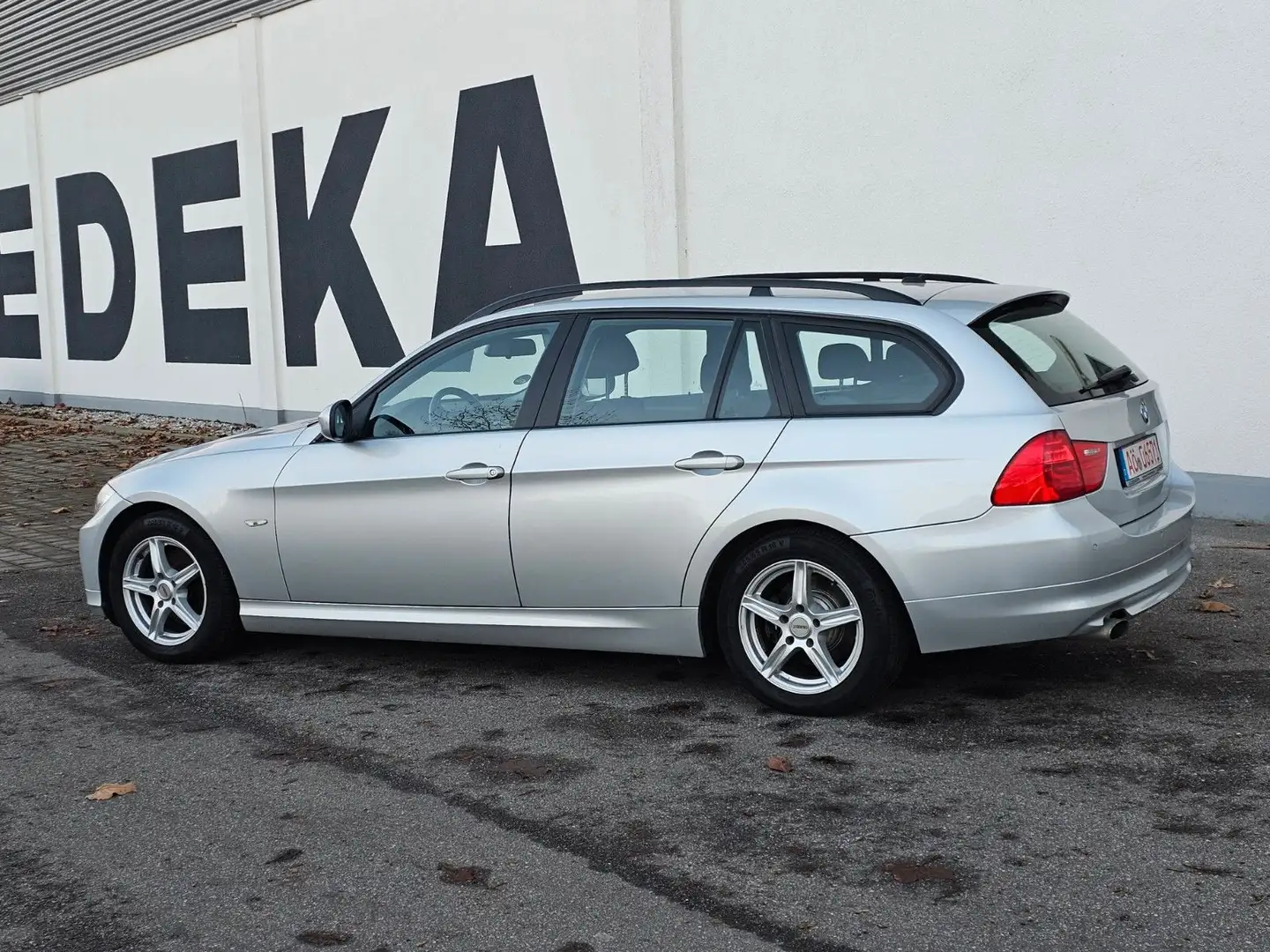 BMW 320 i E91 FACELIFT AUTOMATIK 1.HAND TÜV NEU Stříbrná - 2