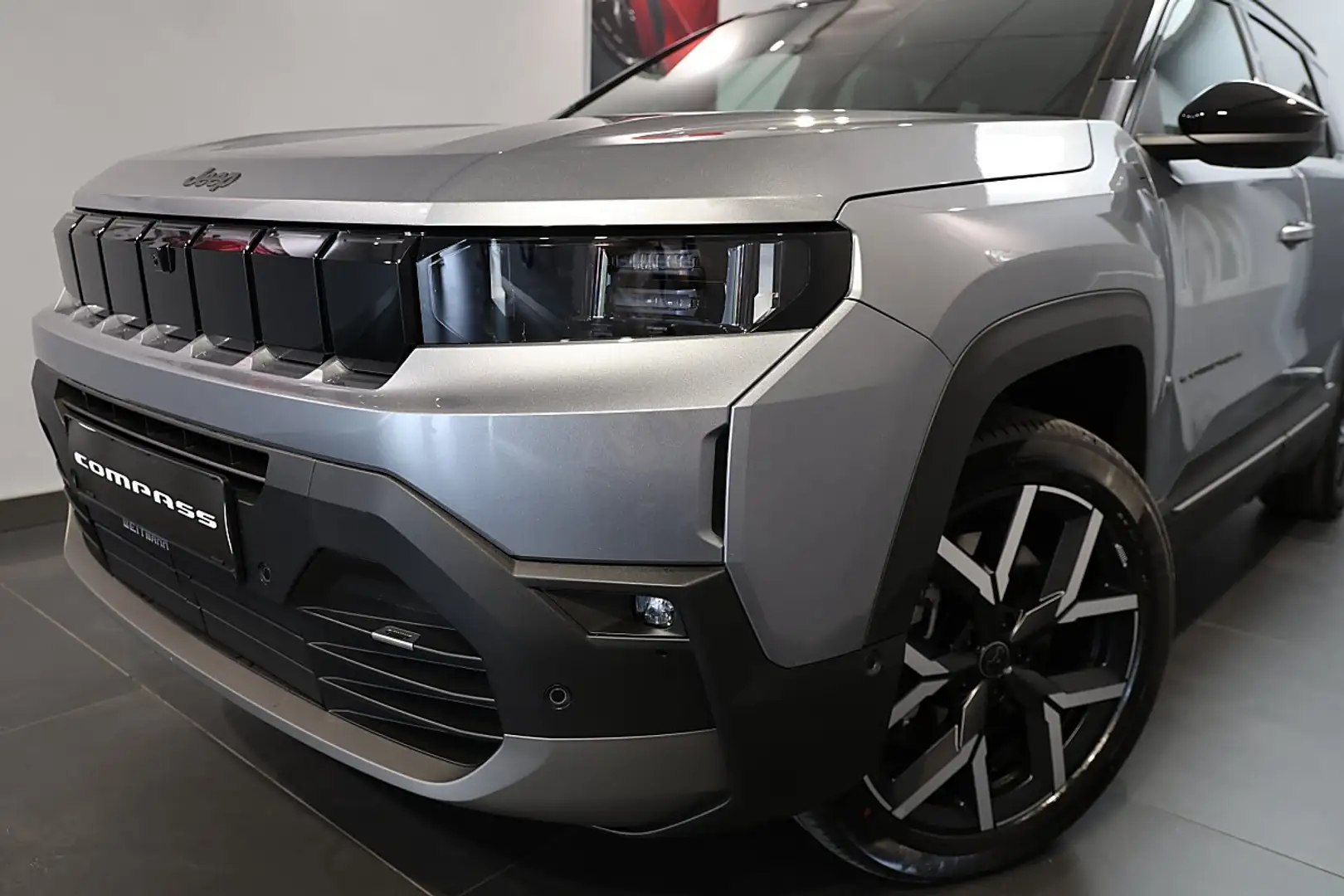 Jeep Compass 1.6 DCT6 Plug-In-Hybrid Summit Schwarz - 2