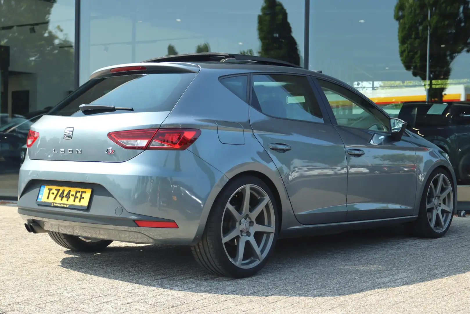 SEAT Leon 1.4 TSI FR BUSINESS | PANO | LED | CRUISE | CLIMAT Grijs - 2