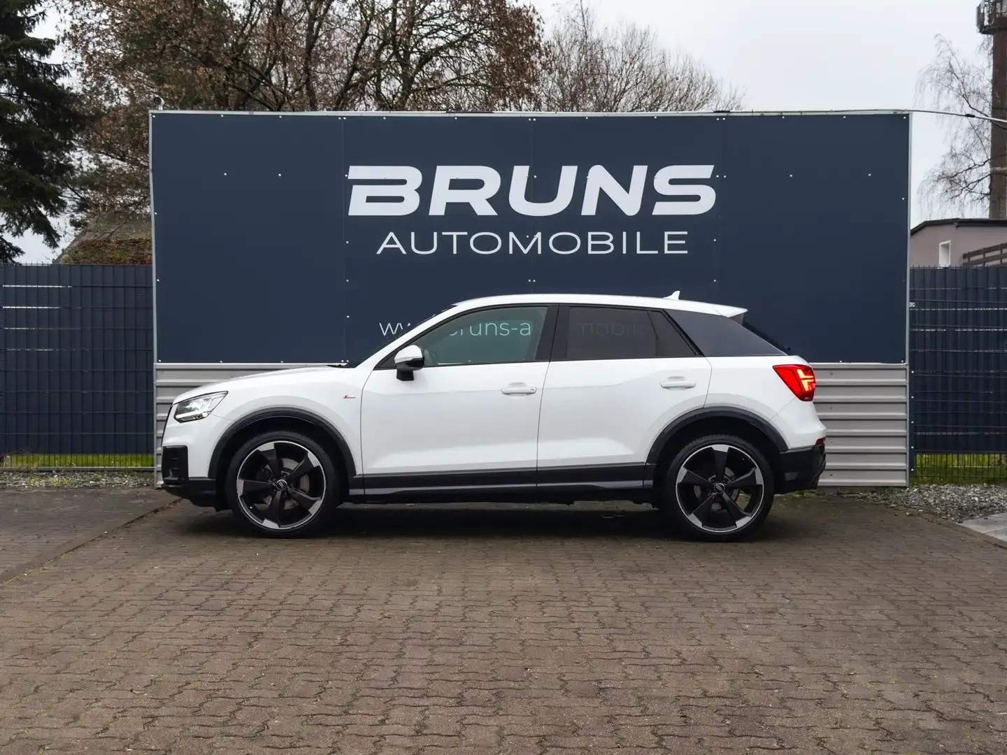 Audi Q2 1.4 TFSI S-tronic LED S Line Sport Plus Белый - 2