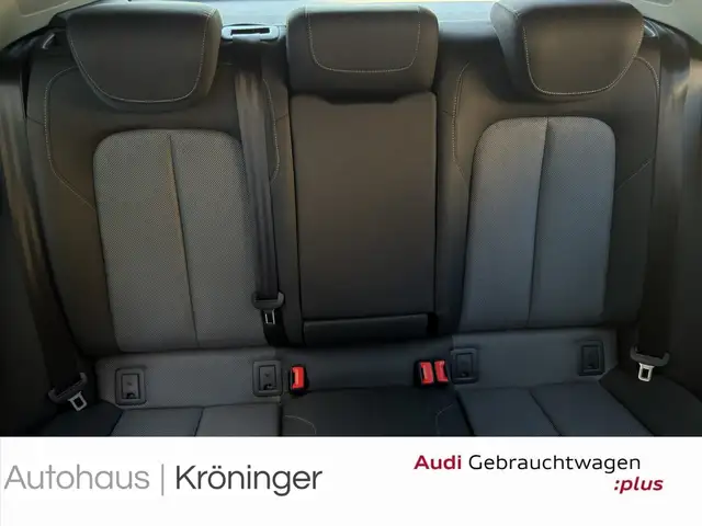 Audi Q2 view 10
