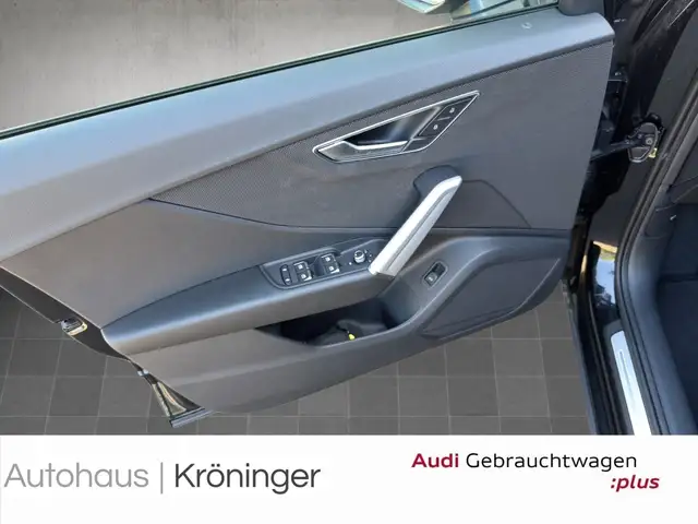 Audi Q2 view 8